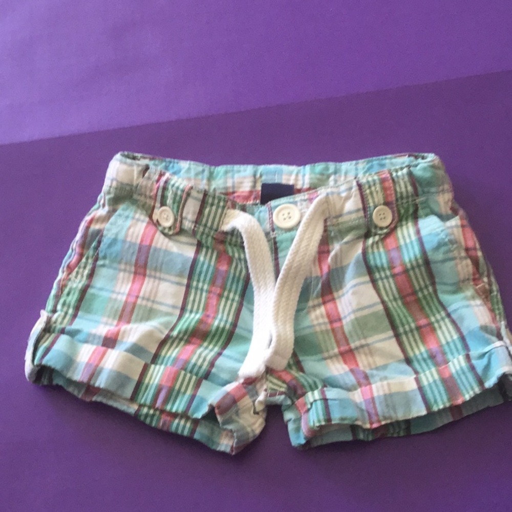 🎏 Cute girls GapKids plaid shorts sz 5